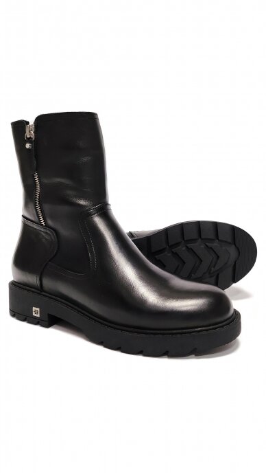 Black natural leather ankle boots with zipper MARIO MUZI 2