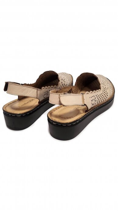 Closed leisure sandals COMFORTABEL 2